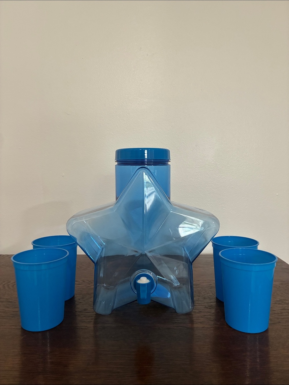 NWT- Blue Star- Cold Beverage Dispenser with 4 Pack Tumbler Cups Set